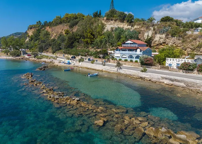 Elena\'S Seafront Deluxe Studios