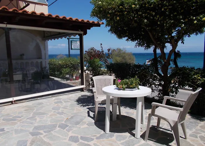 Elena\'S Seafront Deluxe Studios